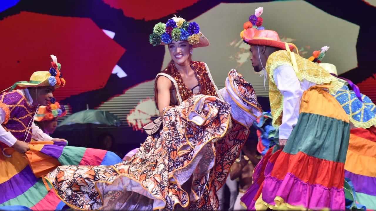 Melissa Cure en el homenaje que le rindió a las farotas