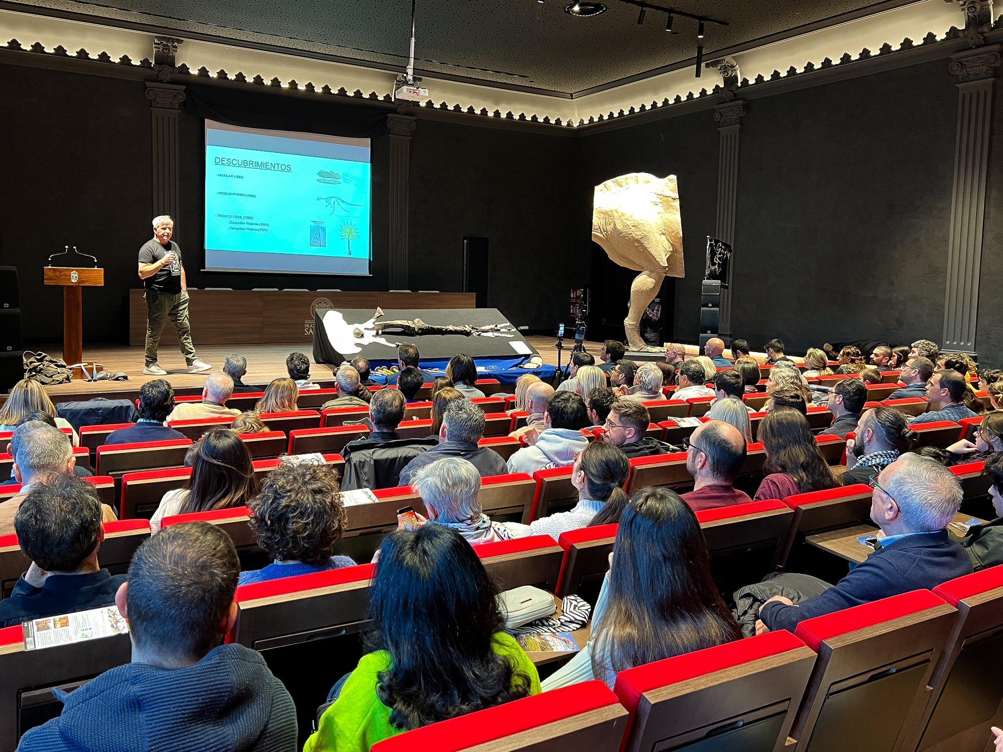 Presentación de la especie del dinosaurio.