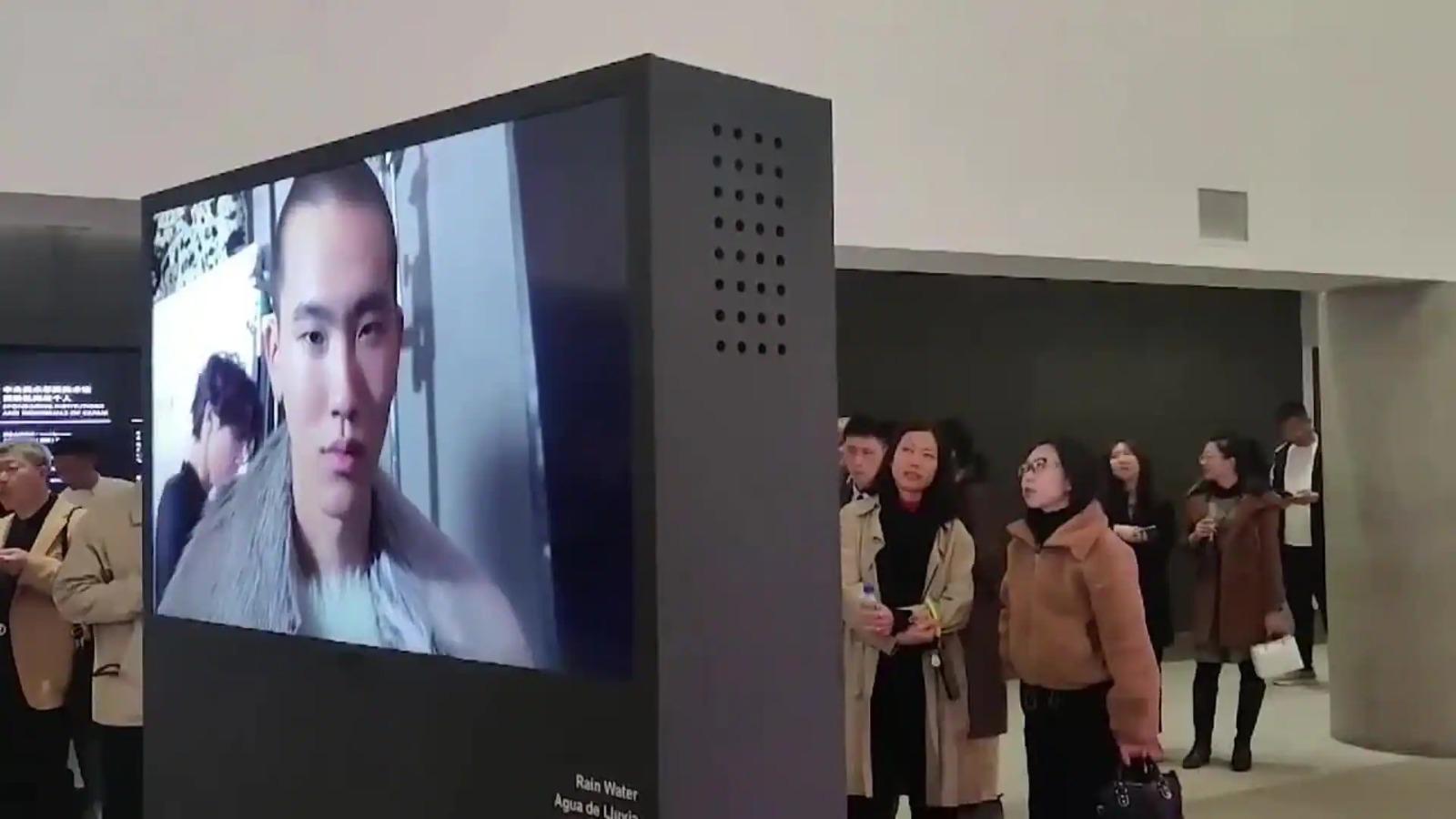 La película consta de 354 historias cortas.