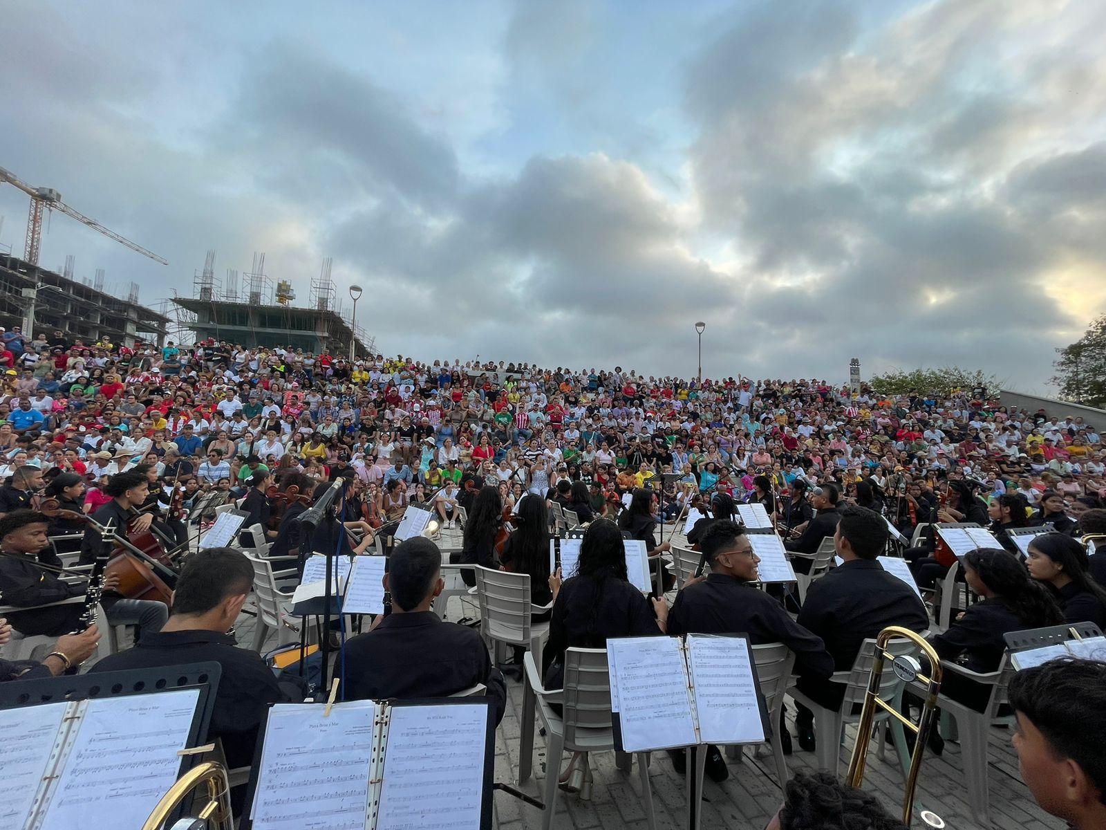 Más de 70 mil espectadores llenaron el Gran Malecón del Río este domjngo