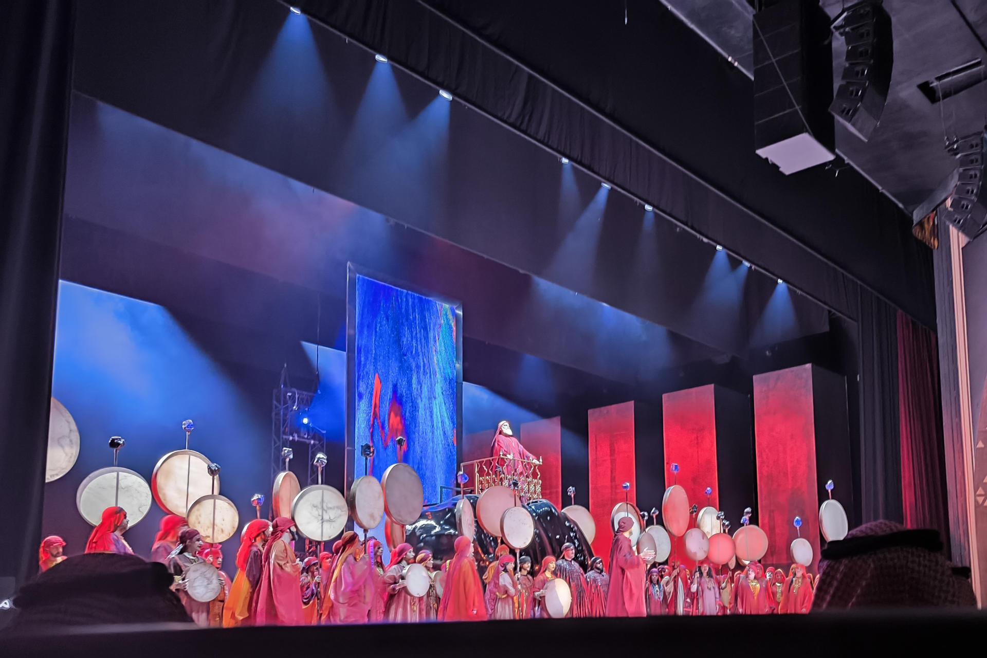 Una escena de la ópera en árabe 'Zarqa al Yamama'