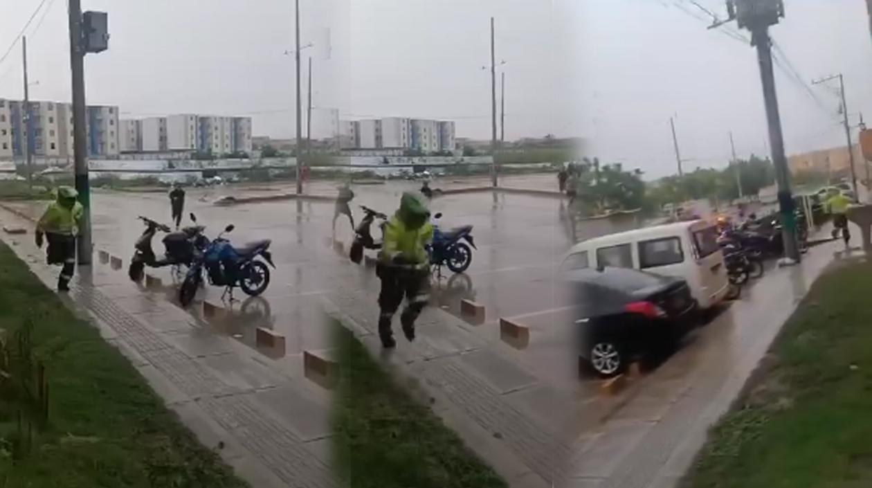 En el barrio El Manantial de Soledad, pandilleros corretearon a policías