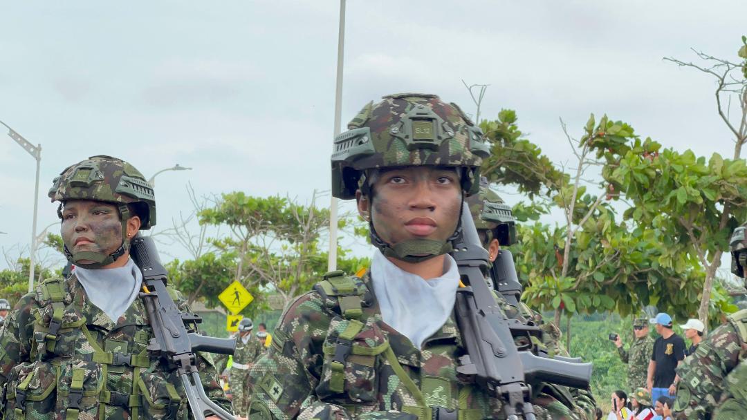 Desfile del 20 de Julio por el Malecón del Río
