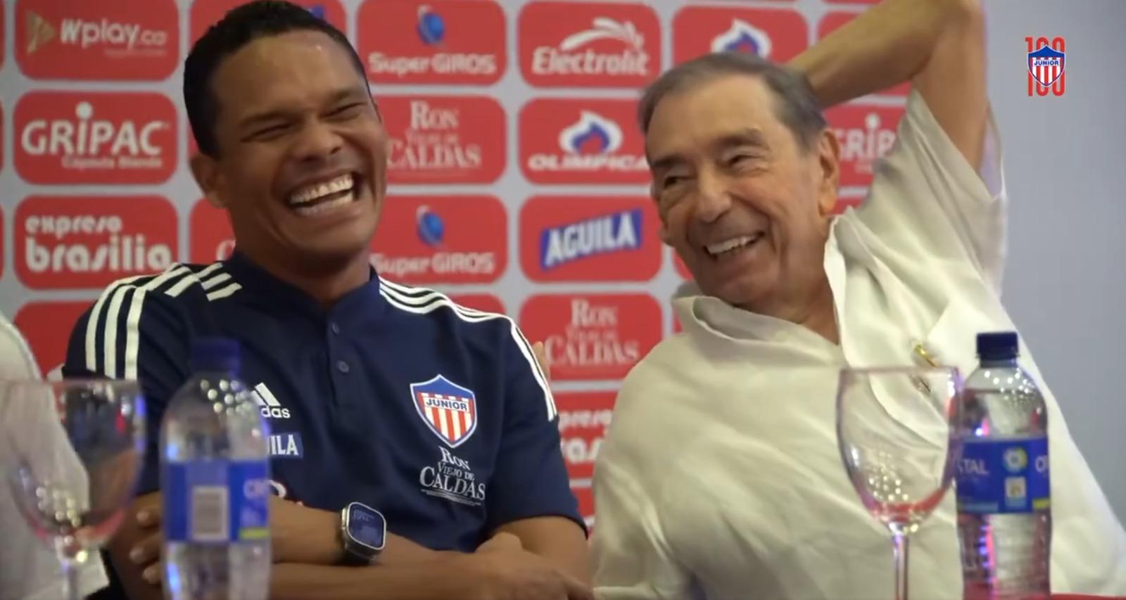El capitán Carlos Bacca y el accionista Fuad Char durante la presentación del Junior.