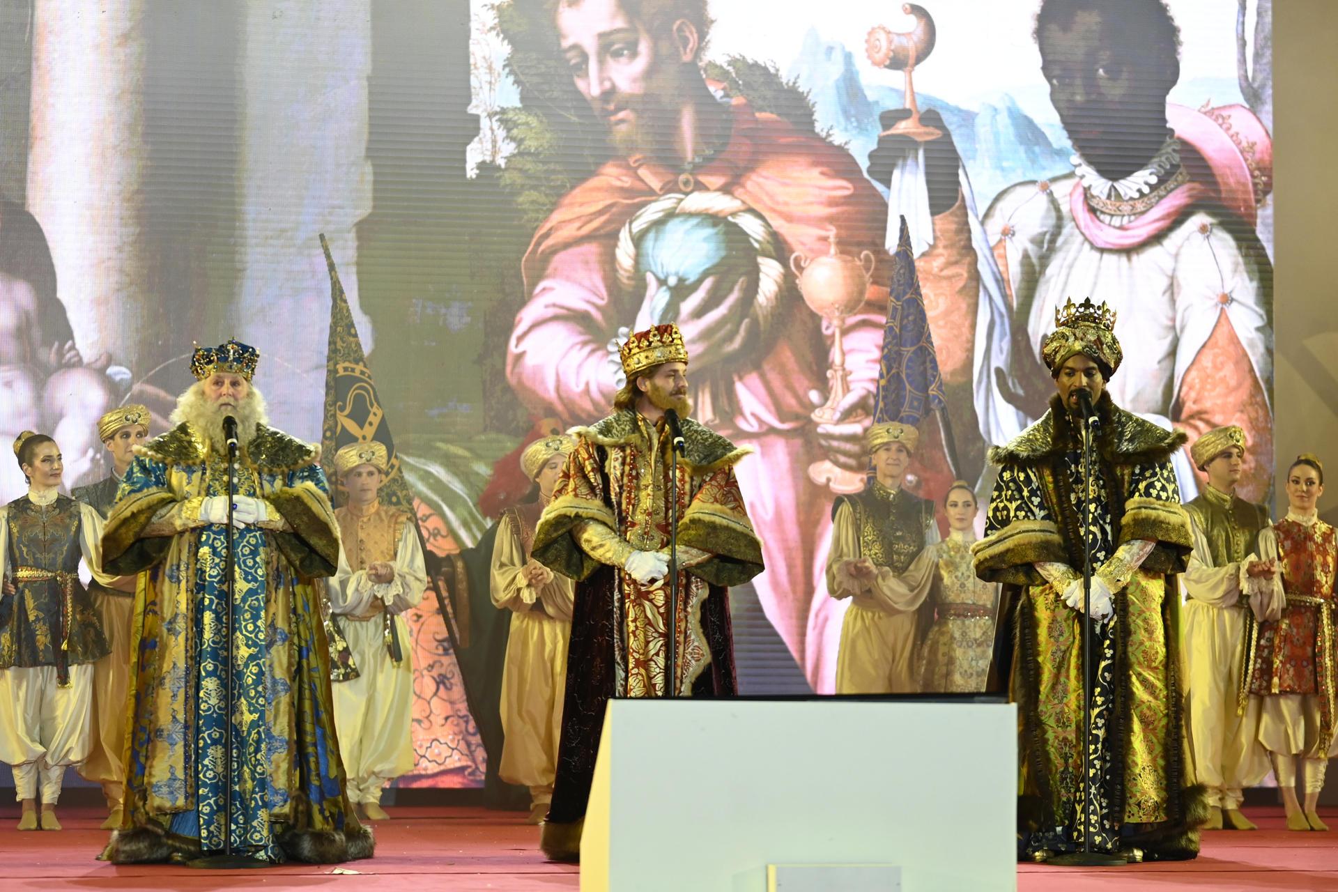 La tradicional cabalgata de los Reyes Magos en España.