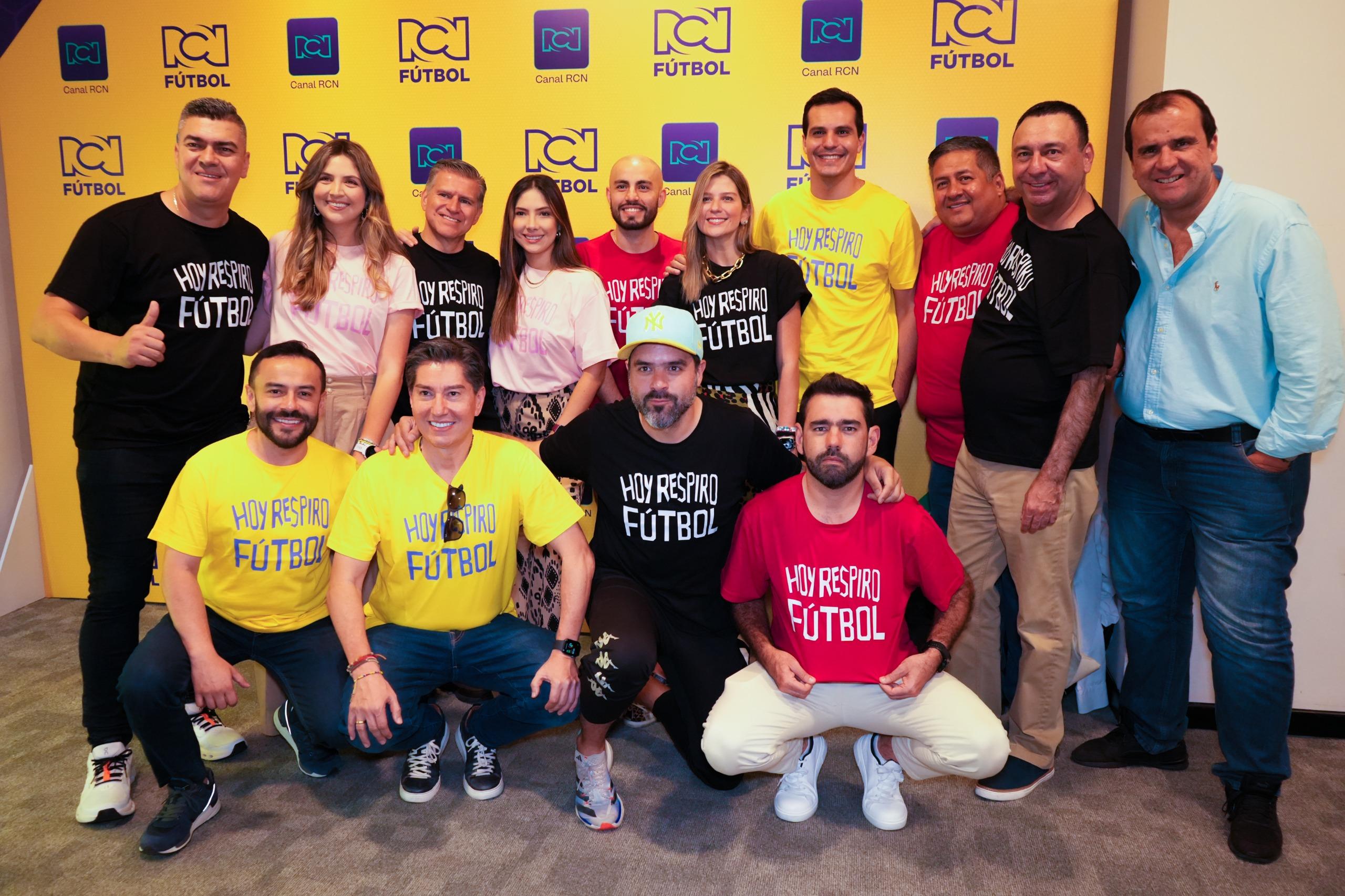 Grupo de narradores y comentaristas del canal RCN.