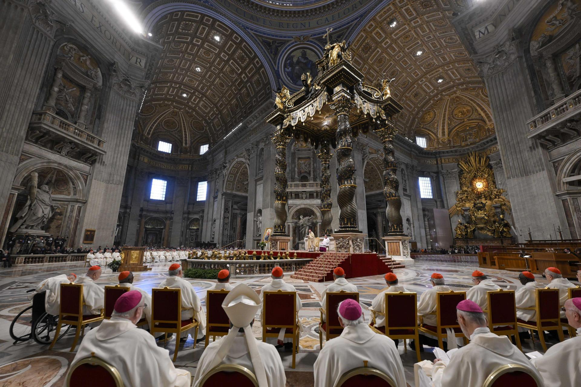  Misa en la basílica de San Pedro del Vaticano. 