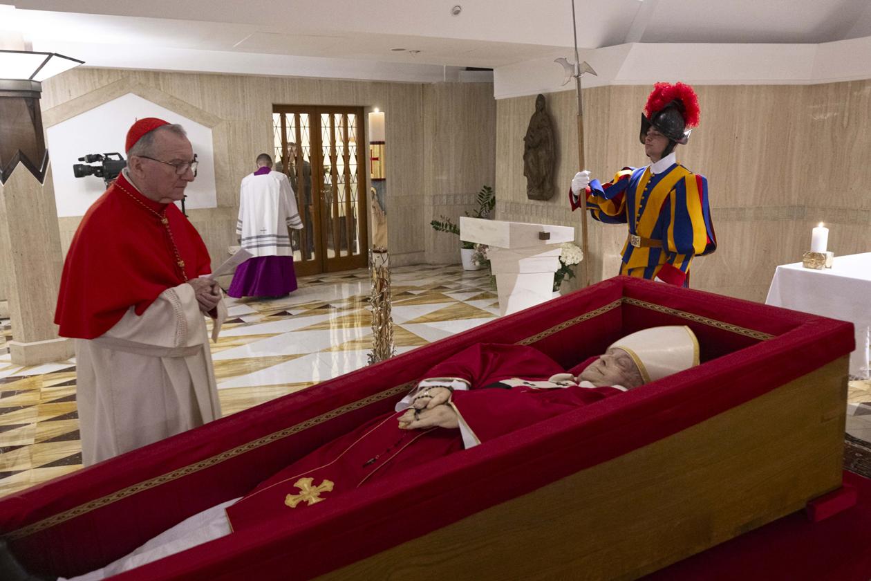 El Papa Francisco en la capilla de la residencia Santa Marta.