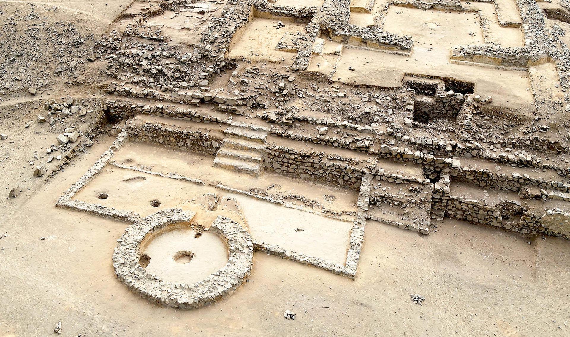 Fotografía cedida por la Zona Arqueológica Caral (ZAC) del "altar de fuego". 