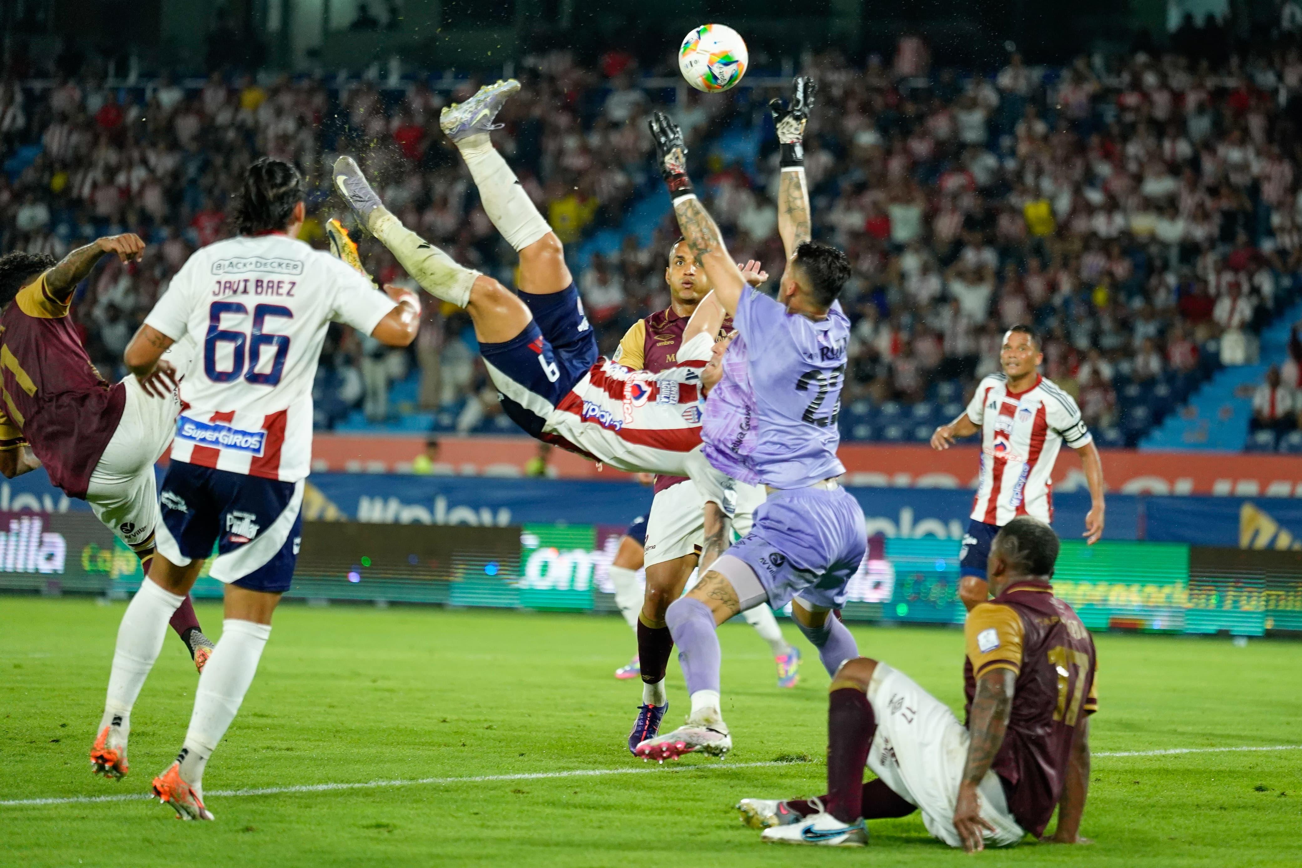Opción de gol de Guillermo Paiva.