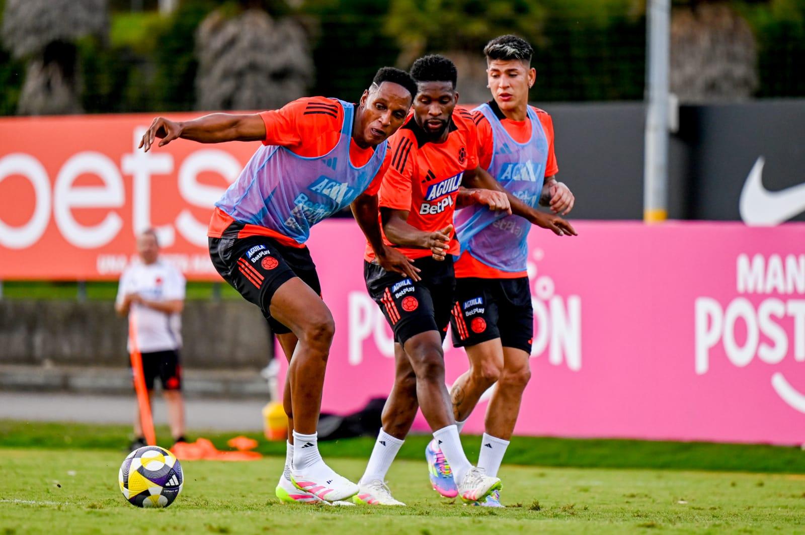 Yerry Mina, Jefferson Lerma y Jorge Carrascal, jugadores de la Selección Colombia. 