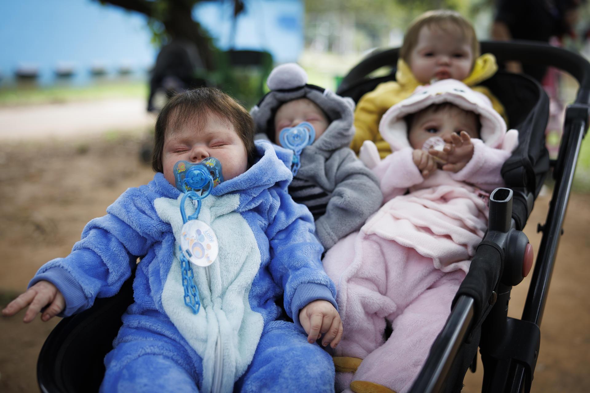 Fotografía de muñecas hiperrealistas en Brasil.