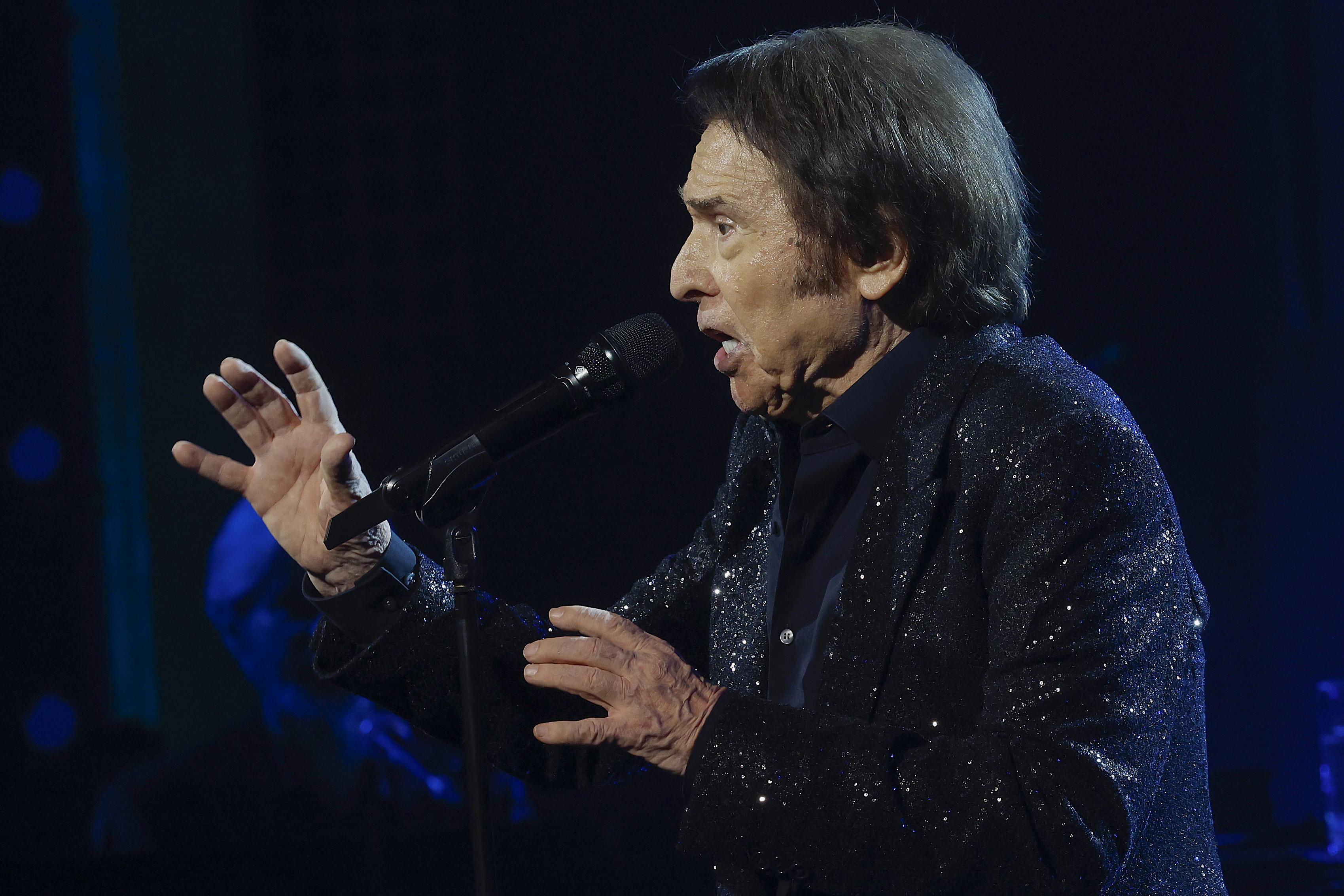 Raphael durante su presentación en el Teatro de la Zarzuela de Madrid.
