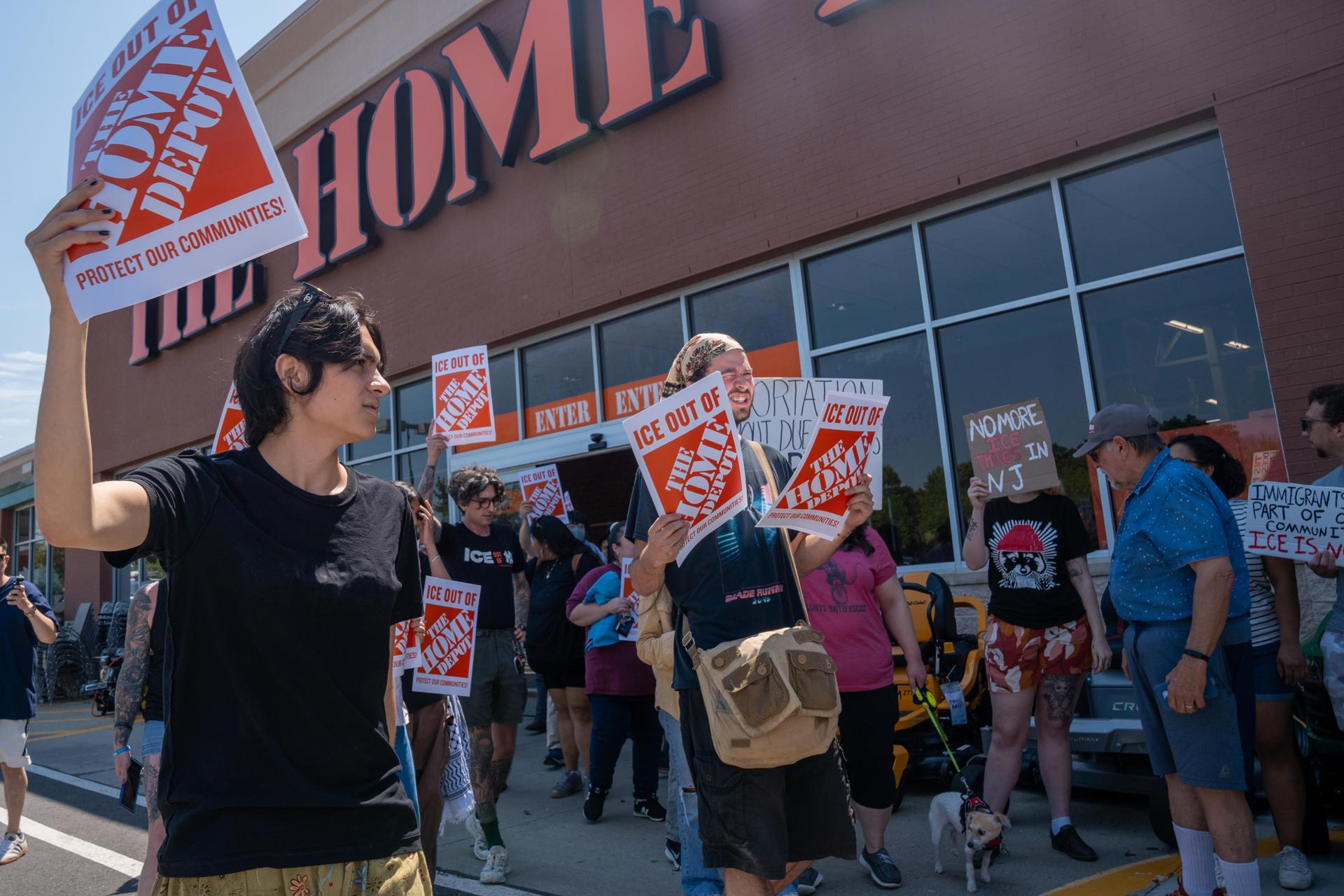 Manifestación en contra de las redadas en Estados Unidos.