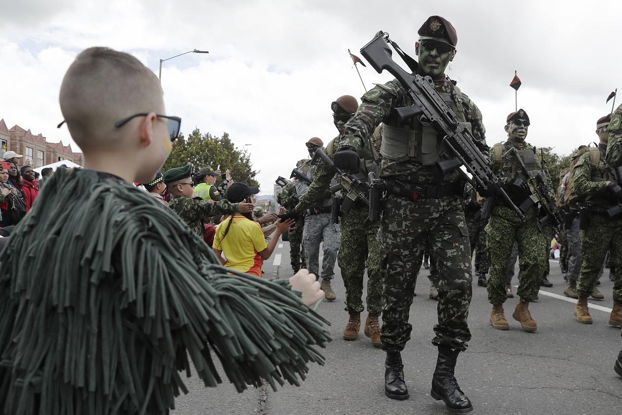 Los niños hicieron parte del desfile.