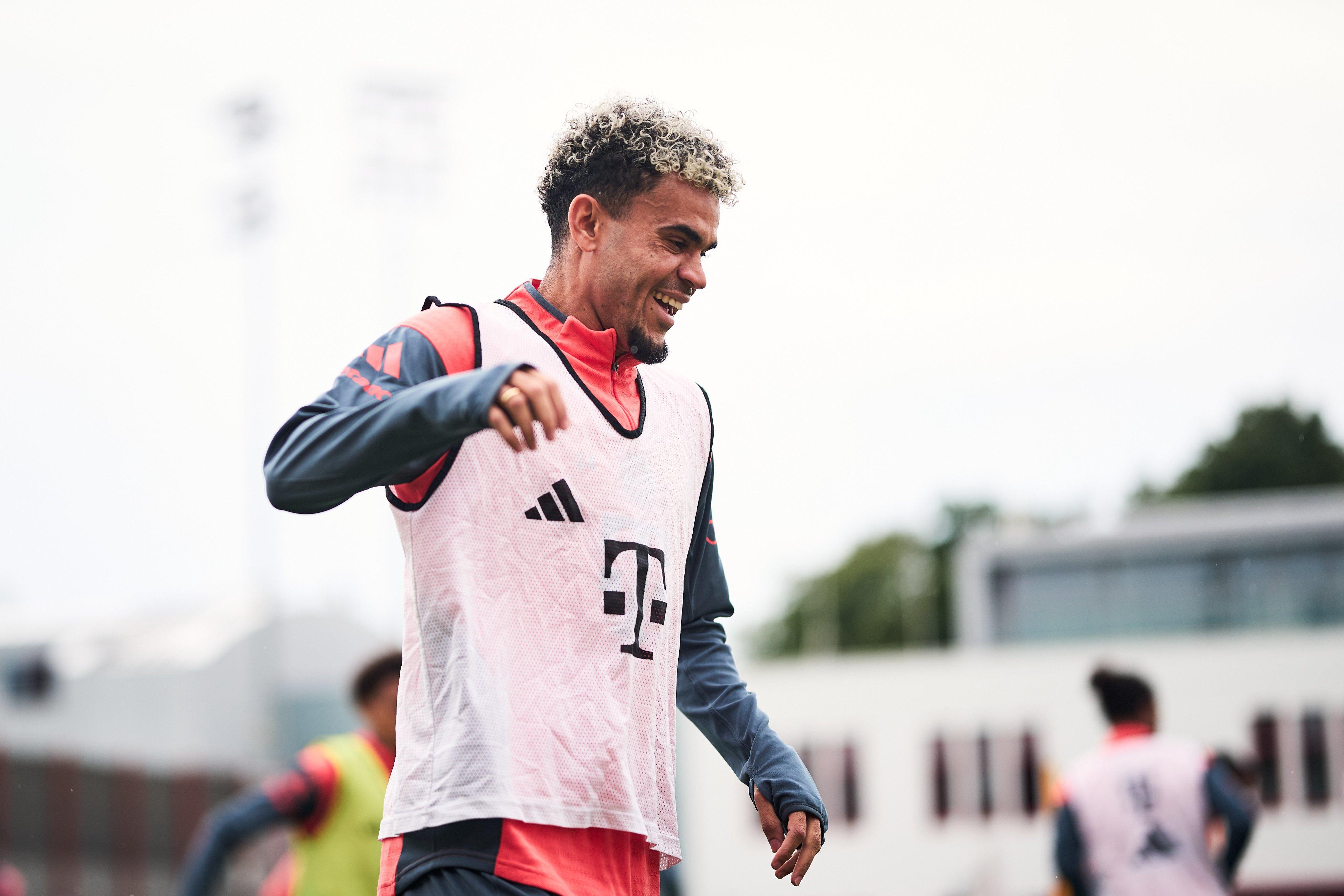 Luis Díaz durante su primer entrenamiento con el Bayern Múnich. 