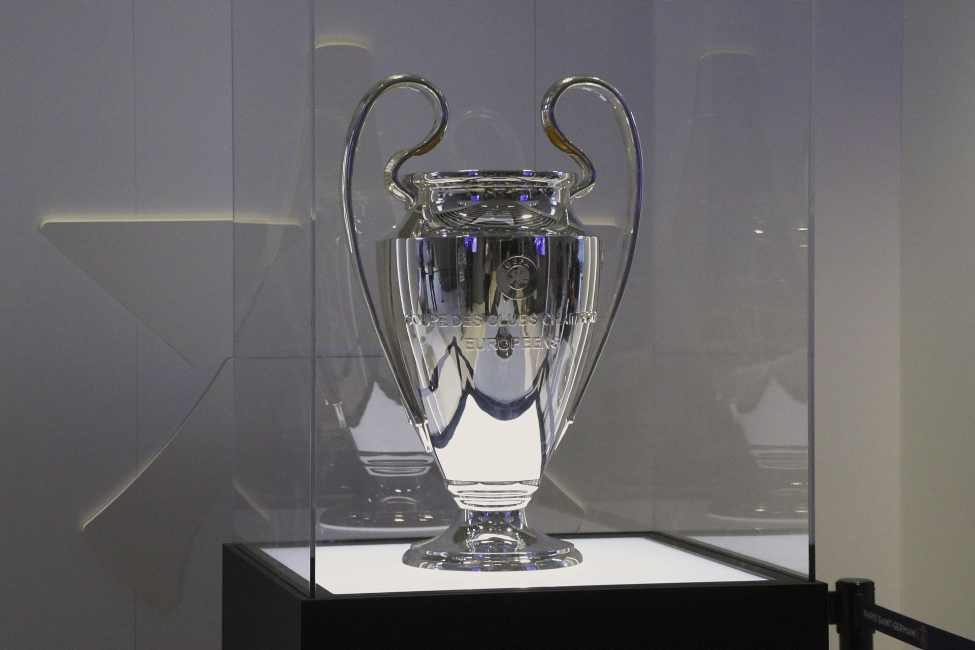Trofeo de la Champions League en París.