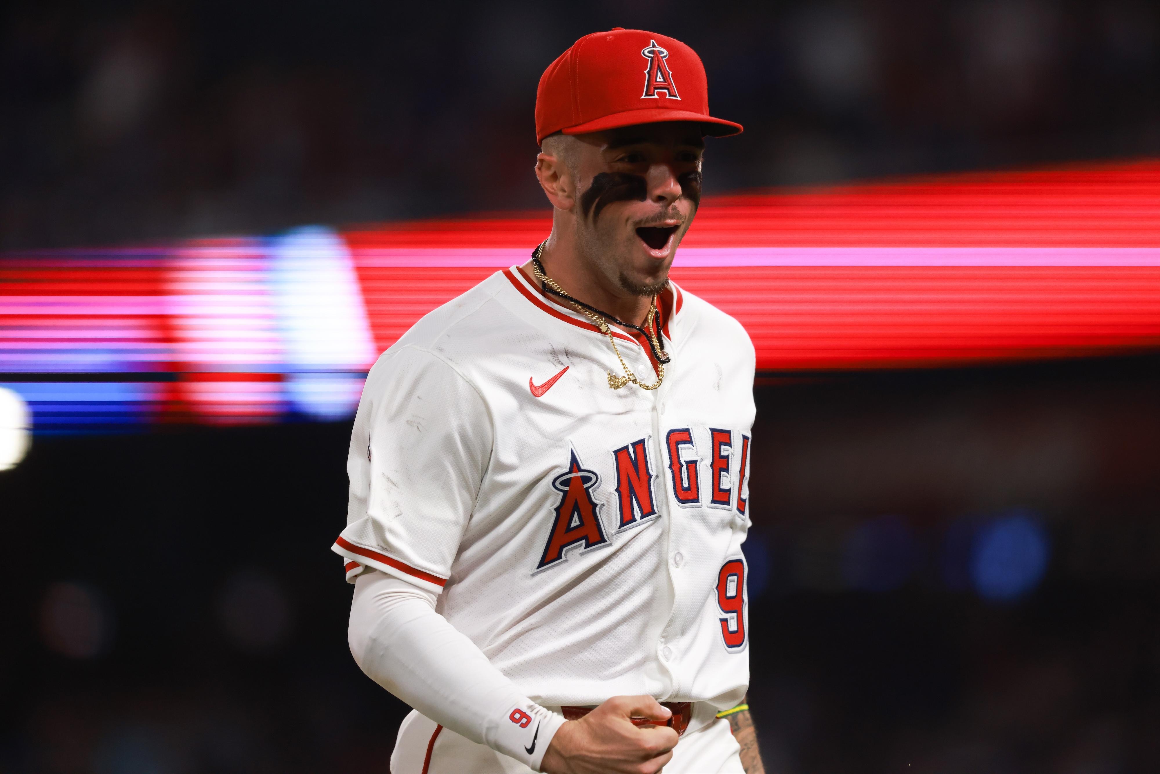 Zach Neto, paracorto de los Angelinos, gran protagonista del 'triple play' a los Dodgers.