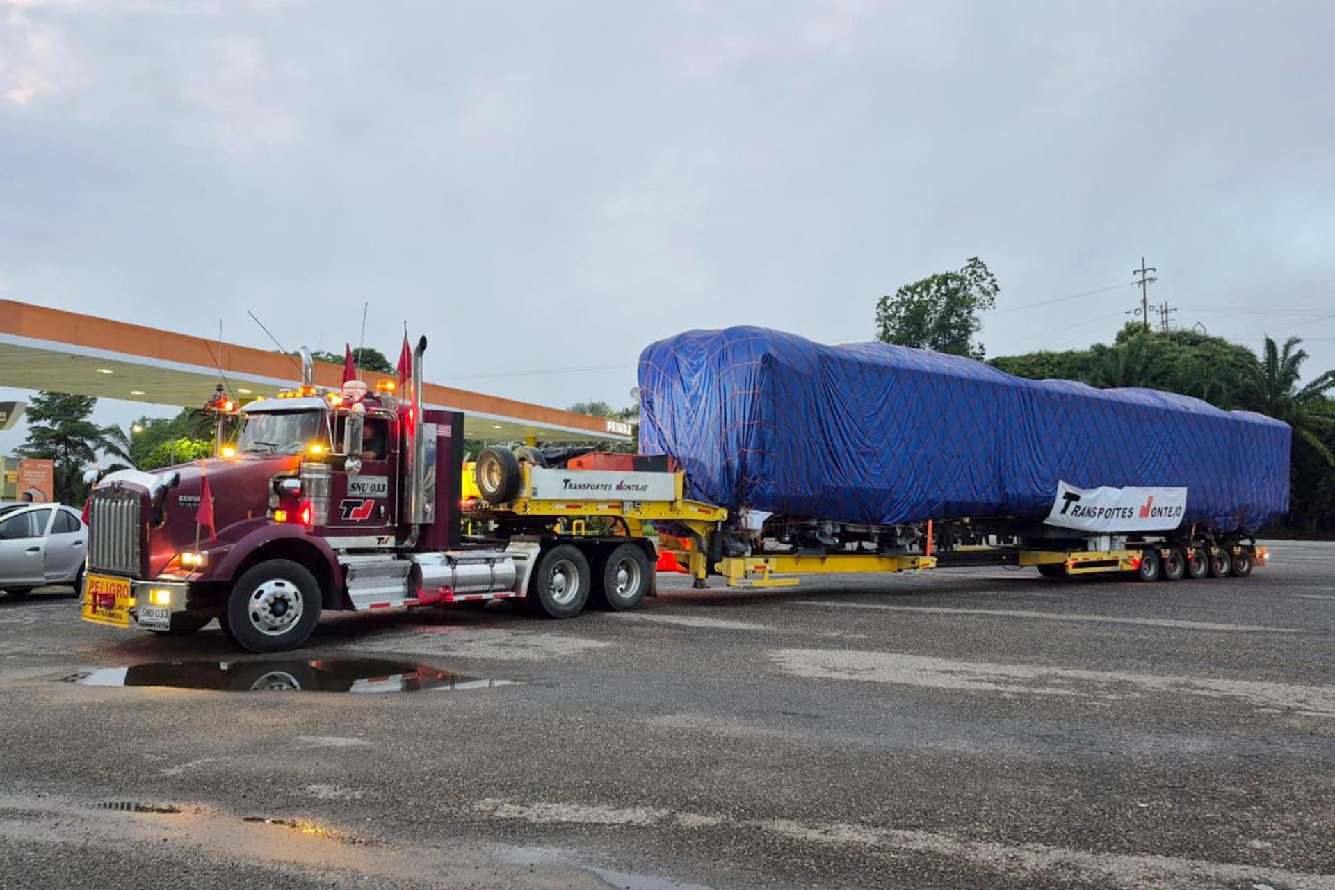 El Metro de Bogotá en carretera colombiana.