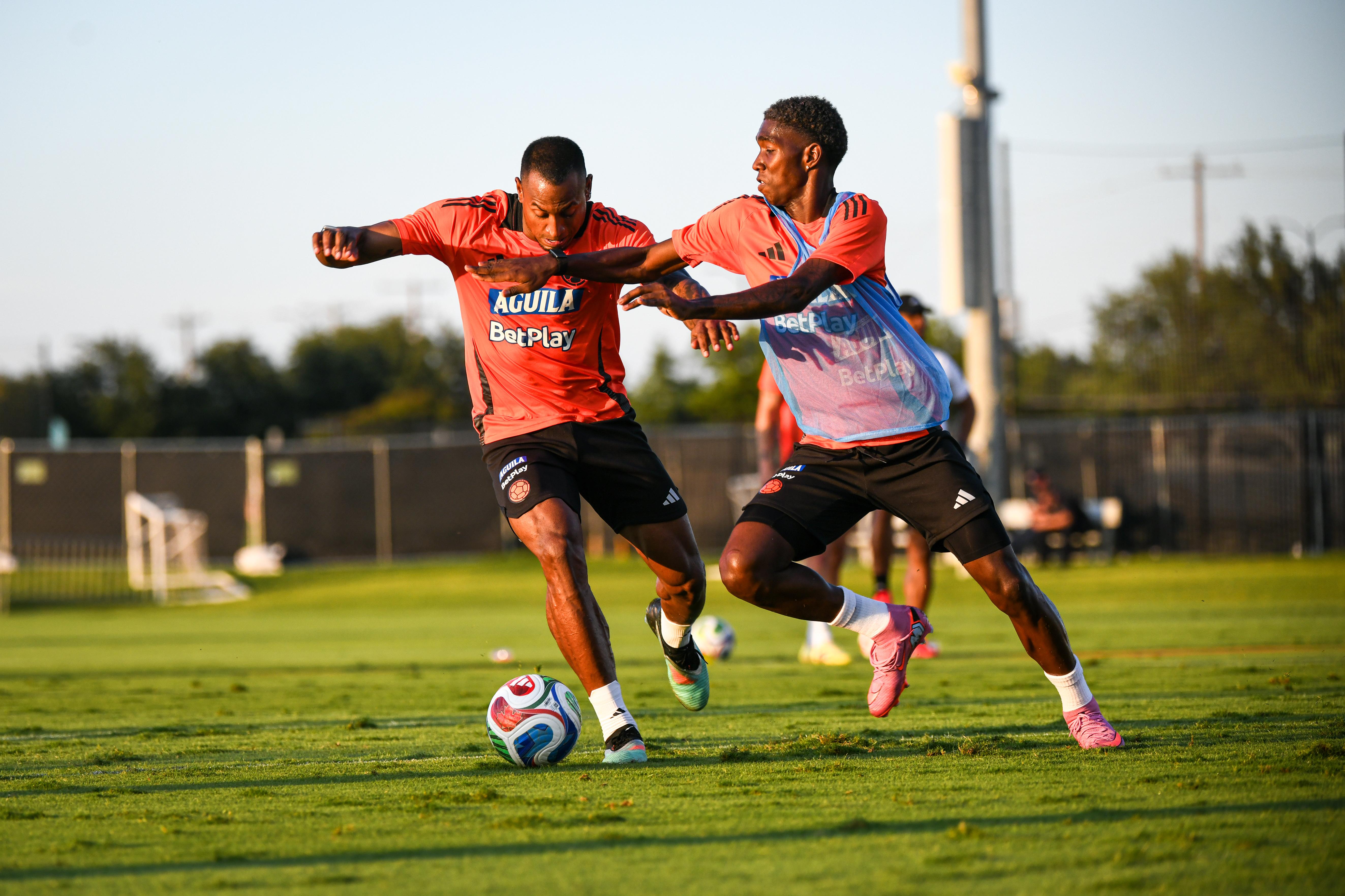 Willer Ditta y Yáser Asprilla durante el entrenamiento del martes. 