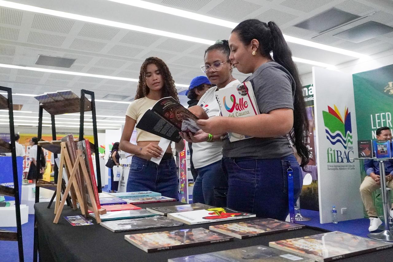 Jóvenes de la ciudad acudieron a la cita con la literatura.