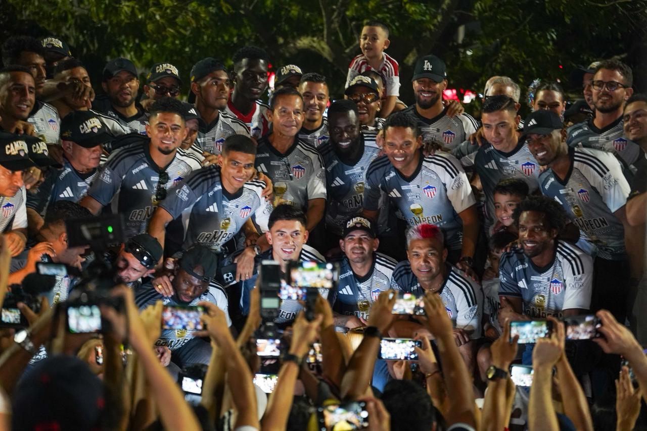 El equipo 'Tiburón' en la Ventana de Campeones. 