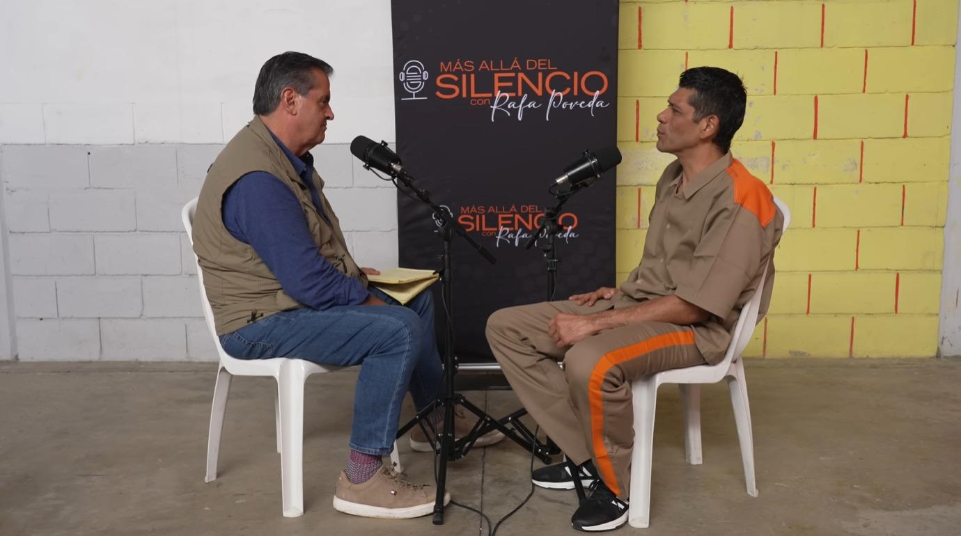 El periodista Rafael Poveda y Edinson Fajardo, señalado jefe de la banda responsable del crimen.