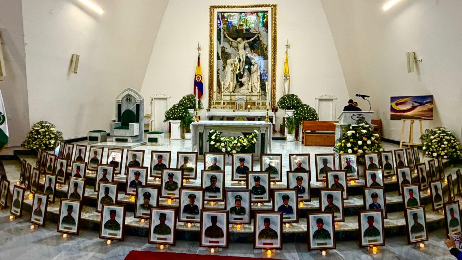 Las 69 fotografías de los víctimas mortales del accidente aéreo en Putumayo. 