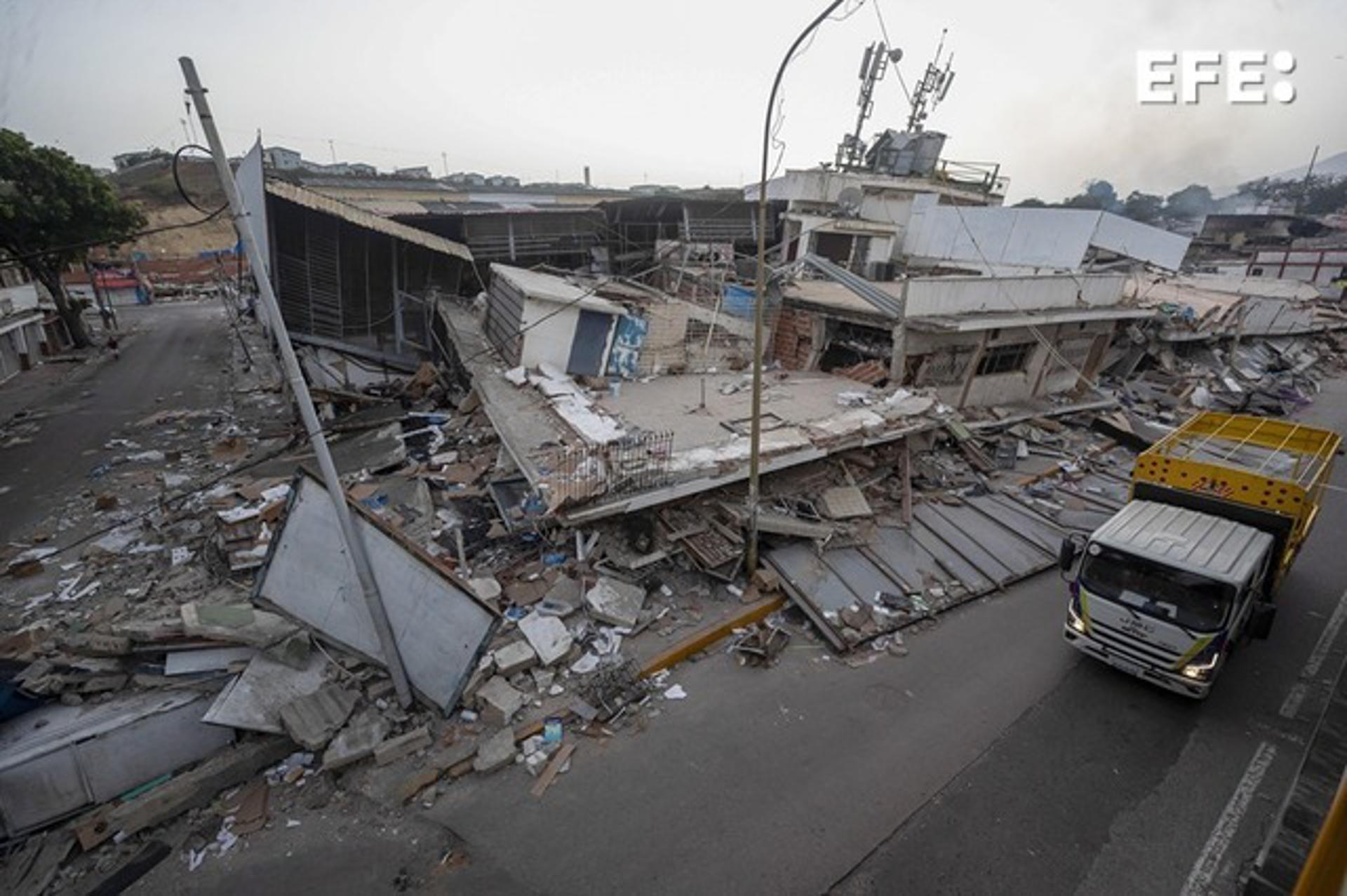 Edificio derruido en Catia la Mar, Venezuela. 
