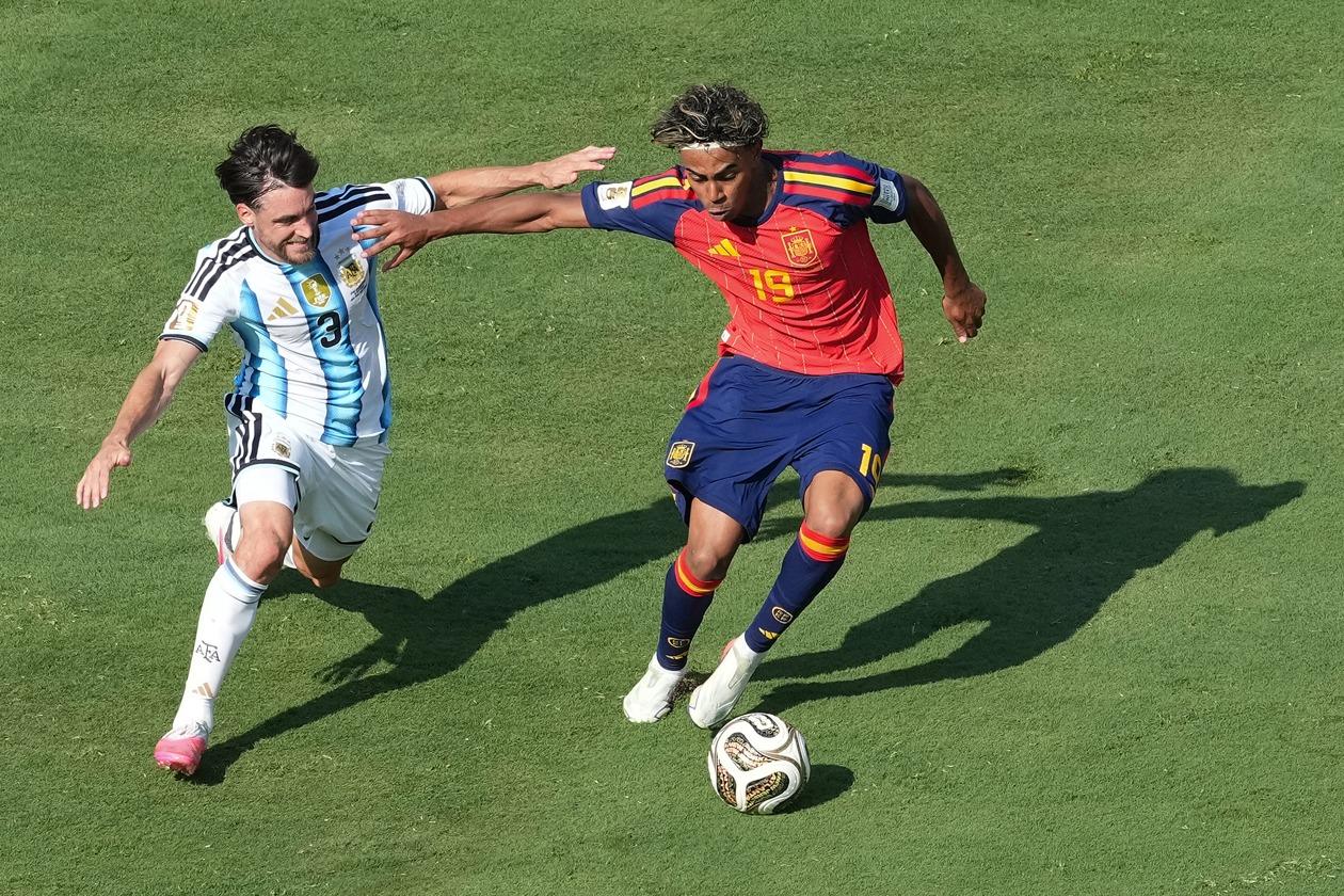 Nicolás Tagliafico y Lamine Yamal se enfrentaron el Mundial 2026. 