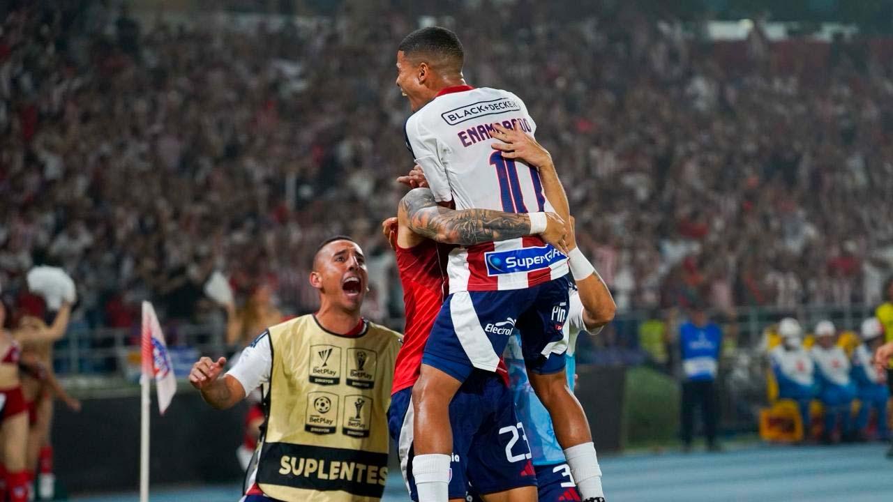 José Enamorado, el protagonista del partido al marcar doblete. 