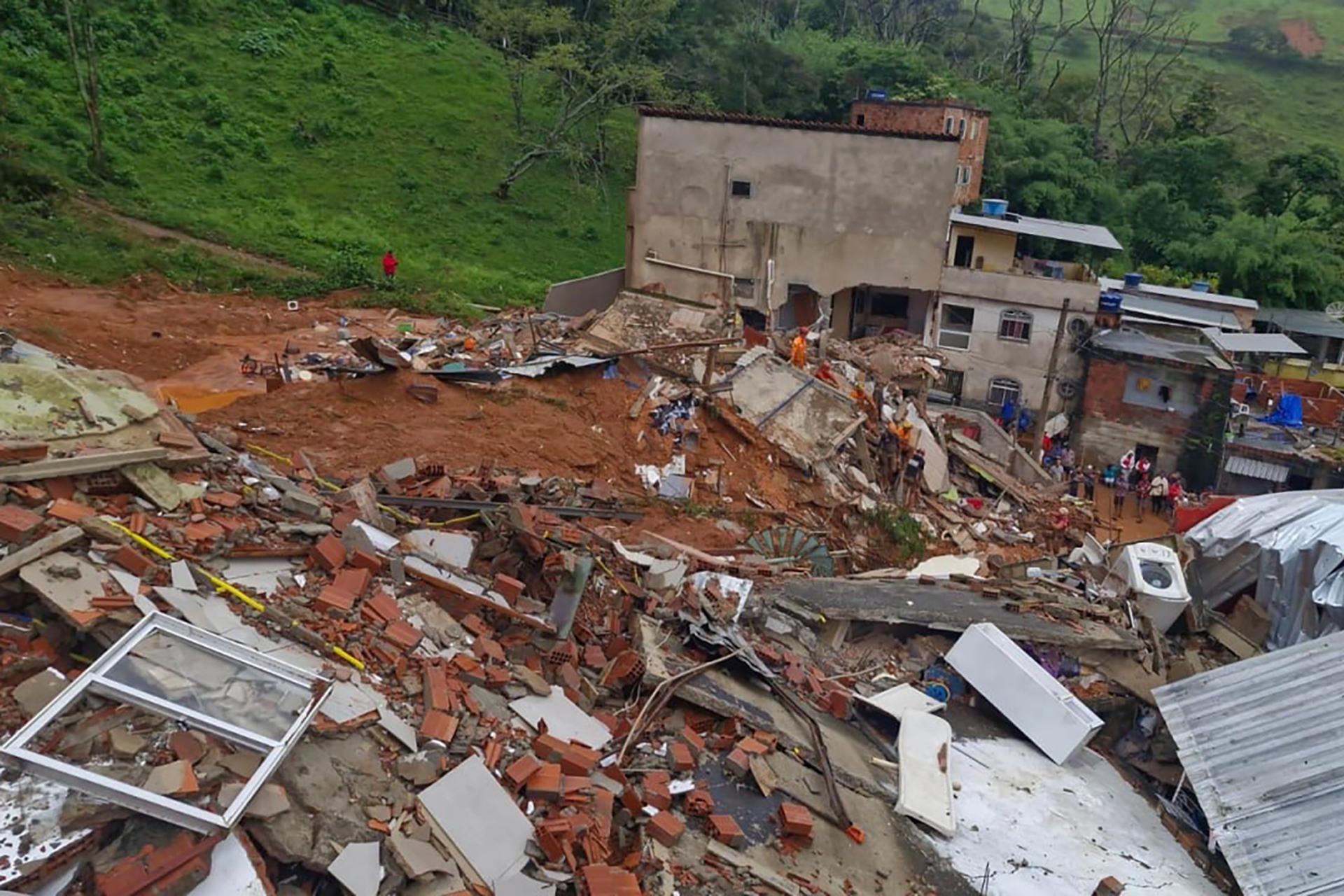 Casas destruidas en Juiz de Fora, Brasil.