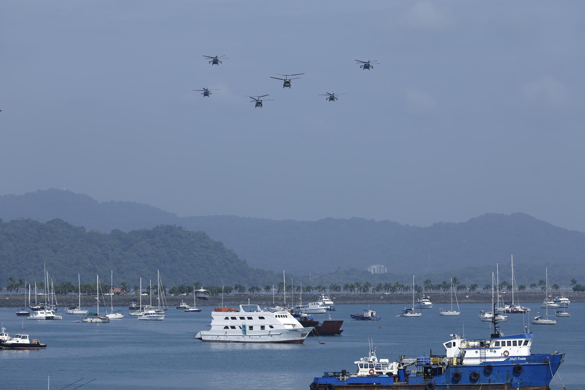 Helicópteros de diferentes Fuerzas Armadas. 